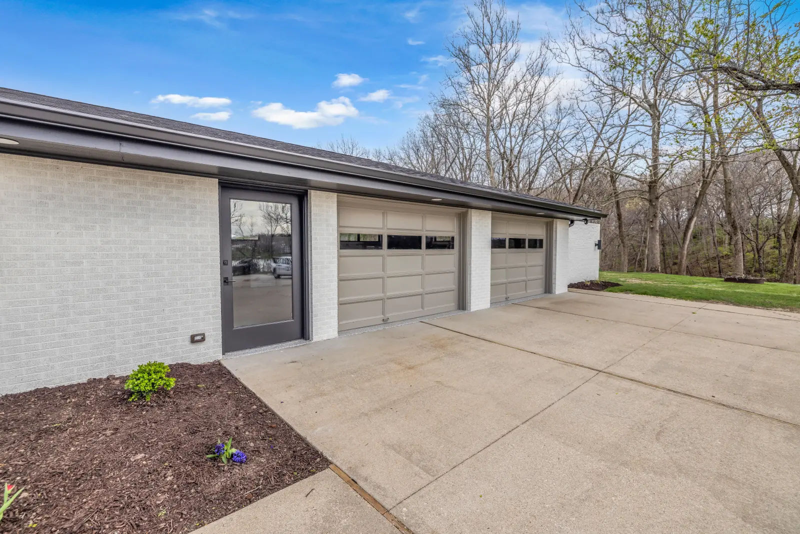 Windows and doors painting in Springfield Illinois