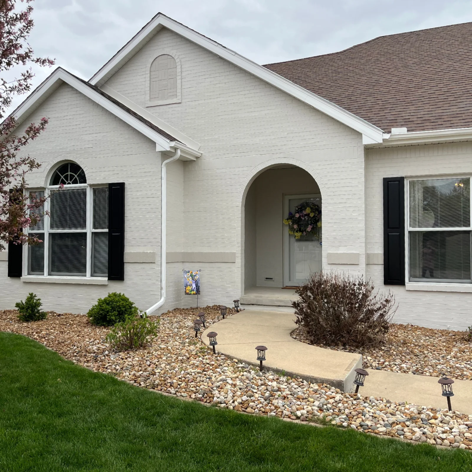Freshly painted home exterior by Clean Cut in Central Illinois